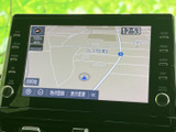 見やすい地図画面で、目的地へのナビゲーションをスムーズに。交通情報もリアルタイムで表示され、安全な運転をサポートします。快適なカーライフを。