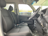 運転席からの視界は良好。シンプルな操作性で、運転に集中できます。清掃も行き届いております。