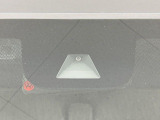 【ホンダセンシング】走行中に前方の車両等を認識し、衝突しそうな時は警報とブレーキで衝突回避と被害軽減をアシスト。より安全にドライブをお楽しみいただけます。