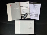 各取り扱い説明書、整備手帳、スマートキー2本つきです。