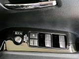 パワーウィンドウはフロント・リヤドアワンタッチ式になっています。挟み込み防止機能付きなので小さなお子様やペットの安全も確保します。