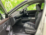 運転席からの視界は良好。操作系の配置も人間工学に基づいて設計されており、運転に集中できます。快適な運転環境を提供します。