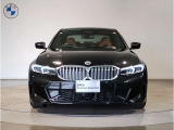 BMW代表的な特徴のキドニーグリル。BMWのすべてのモデルに採用され、BMWらしさを強調しております。
