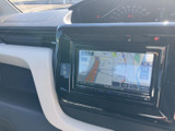 鮮明な地図表示で、道に迷う心配はありません。渋滞情報もリアルタイムで確認でき、スムーズなルート選択をサポートします。運転に集中できる環境です。