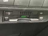 停車中にTVや映像を楽しめる機能は、待ち時間や休憩時間の活用に最適です。リラックスした時間を過ごせます。