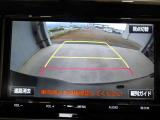 バックモニター付きで慣れない駐車場や車庫入れをサポートします。