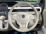 インテリアに合わせたデザインのステアリングは、運転される方のことも考え、運転しやすい形状、大きさです。是非一度、実際に触ってお確かめください。