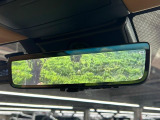 【デジタルインナーミラー】後席の大きな荷物や同乗者で後方が確認しづらい時でも安心!カメラが撮影した車両後方の映像をルームミラー内に表示。クリアな視界で状況の確認が可能です!