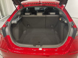 広々としたカーゴスペース。週末のお買い物や長期旅行のたくさんの荷物も積載できます。