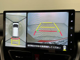 【パノラマモニター】車両周囲を上から見下ろしたような映像を表示。正確なモニタリングが可能になり、駐車時・幅寄せをアシストします!
