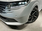 車線逸脱警報や横滑り防止装置や衝突軽減ブレーキがついています。