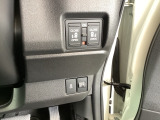 パワースライドドアの開閉はスマートキーのリモコンやドアノブは勿論、運転席側のスイッチ操作でも開閉ができ、安全・簡単です。