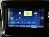 【オーディオ選択画面】AM/FMの切替や、交通情報もこちらの画面から選択できます。