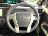 インテリアに合わせたデザインのステアリングは、運転される方のことも考え、運転しやすい形状、大きさです。是非一度、実際に触ってお確かめください。