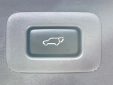 【パワーバックドア】スマートキーや運転席のボタンを押すだけでリアゲートが自動で開閉します!荷物を持っている時や、高い位置にあるバックドアを閉める際に便利な機能です♪
