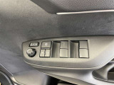 パワーウィンドウスイッチで運転席から全席の窓の開閉ができます♪