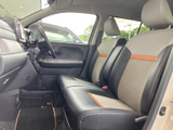 ドライバーの視界を妨げない、広々とした室内空間。操作しやすい配置で、運転に集中できます。快適なドライブをサポートします。