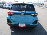 バックカメラが付いているので後方確認が非常にしやすいです。今や運転初心者も熟練者も必須装備!ついていて損はないですね♪