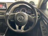 インテリアに合わせたデザインのステアリングは、運転される方のことも考え、運転しやすい形状、大きさです。是非一度、実際に触ってお確かめください。