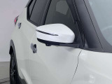 【ウインカー付ドアミラー】視認性が上がり、車・バイク事故防止にもつながります。