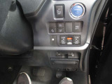 各種機能のボタンがあります。もちろん運転席からの操作も可能。スマートに使いこなしてください。