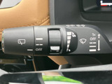 雨天時でもクリアな視界を確保できるワイパーレバー。操作も簡単で、快適な運転をサポートします。