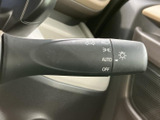 操作しやすいウインカーレバーで、安全確認を怠らずに運転できます。確実な操作感で、周囲への意思表示をしっかり行えます。