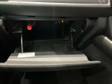 車検証入れになどにも使える便利な収納BOXあります。