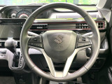 【純正革巻きステアリング】上質な革を使用することで、手にしっかり馴染みとても運転しやすいハンドルです♪