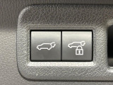 【パワーバックドア】スマートキーや運転席のボタンを押すだけでリアゲートが自動で開閉します!荷物を持っている時や、高い位置にあるバックドアを閉める際に便利な機能です♪