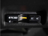 ◆ETC2.0装着◆進化したドライブ体験。料金収受システムだけだったETCが生まれ変わって、高速道路を賢く使うETC2.0に進化しました。多彩な情報サービスが便利で快適なドライブ体験を提供します。