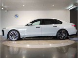 【BMWのxDrive】xDriveはいかなる状況下でも安定した走りを実現しています。 これによりストレスなく運転できることはもちろんのこと、安全性能も向上しています。