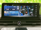 様々な情報を一目で確認できるマルチモニター。運転に必要な情報を適切に表示し、安全運転をサポートします。視認性の高いデザインも魅力です。