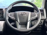 インテリアに合わせたデザインのステアリングは、運転される方のことも考え、運転しやすい形状、大きさです。是非一度、実際に触ってお確かめください。