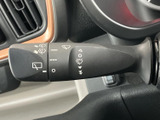 雨天時でもクリアな視界を確保できるワイパーレバー。操作も簡単で、運転に集中できます。悪天候時でも安心です。