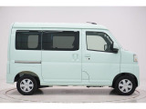 県内13店舗にて常時500台以上ダイハツ車を展示中です。見て、触って、納得のいく一台をぜひ見つけてください。