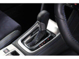 ミッションはストレート型CVTマニュアルモード付になります、CVT車ですがマニュアル感覚で運転操作ができますので運転が愉しくなります!シフトの周りにはヒルホルダーのSWを設置!