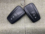 手荷物が多いときでも、スマートキーをバッグやポケットに携帯していれば、キーを取り出すことなくドアの解錠・施錠ができます