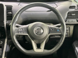 インテリアに合わせたデザインのステアリングは、運転される方のことも考え、運転しやすい形状、大きさです。是非一度、実際に触ってお確かめください。