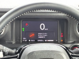 マルチインフォメーションディスプレイです。燃費や走行距離が分かり、半ドアなど車に異常がある際に警告してくれます。