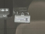 【ドライブレコーダー】ドライブレコーダー装備!走行中はもちろん、あおり運転や事故に遭遇した際、映像で記録し、万一のリスクに備えます。※記録用SDカードはお客様ご自身でご準備いただく必要があります。