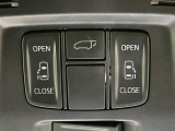 【両側パワースライドドア】スマートキーや運転席のスイッチで後席両側スライドドアの開閉が可能♪電動だから力を入れてドアを開ける必要が無く、小さなお子様でも簡単に開け閉めでき快適です♪