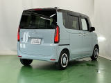 後席の窓には外から車内が見えにくくなるプライバシーガラスを採用。周りを気にせずリラックスして過ごせます