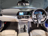 BMWの運転席はドライバーオリエンテッドという構造を採用。ドライバー目線の操作がしやすい設計になっており、ドライブ中にも目線の移動が少なく運転中にも簡単に操作ができます。
