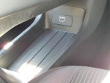 運転席と助手席の小物置き装備してます☆
