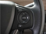 ◆アダプティブクルーズコントロール◆予め設定した車速内でクルマが自動的に加減速。前走車との適切な車間距離を維持しながら追従走行します。【LKAS】車線維持支援システムでステアリング操作を支援。