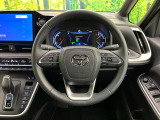インテリアに合わせたデザインのステアリングは、運転される方のことも考え、運転しやすい形状、大きさです。是非一度、実際に触ってお確かめください。