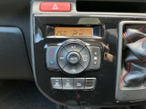 運転席からの視界をサポート。目的地設定も簡単に行え、スムーズな移動を約束します。普段使いから遠出まで、頼れる相棒となるでしょう。