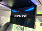 【12.8型フリップダウン】大画面モニターで後席でもエンタメをお楽しみいただけます。家族や友人とお出かけする機会が多い方に大人気です♪