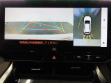 パノラミックビューモニター付きです。車両を上から見たような映像をディスプレイオーディオ画面に表示。運転席からの目視だけでは見にくい、車両周辺の状況をリアルタイムでしっかり確認できます。